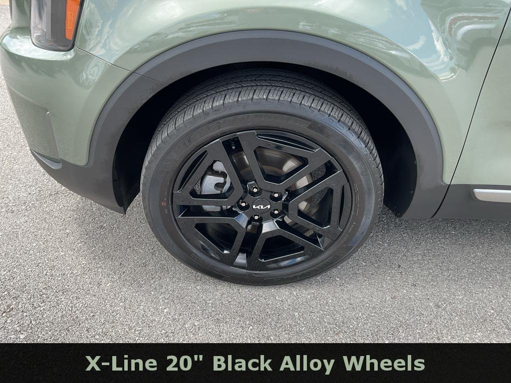 Used 2023 Jungle Green Kia EX X-Line image 4