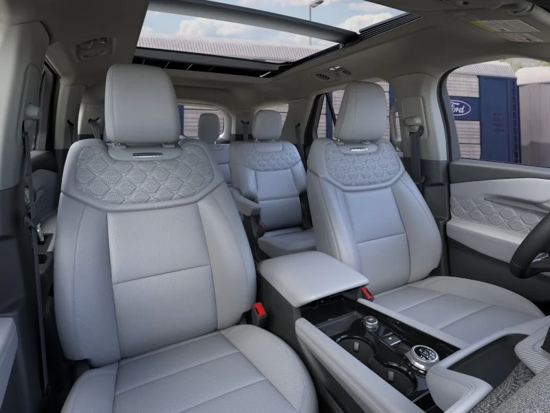New 2026 Star White Metallic Tri-Coat Ford Platinum™ image 10