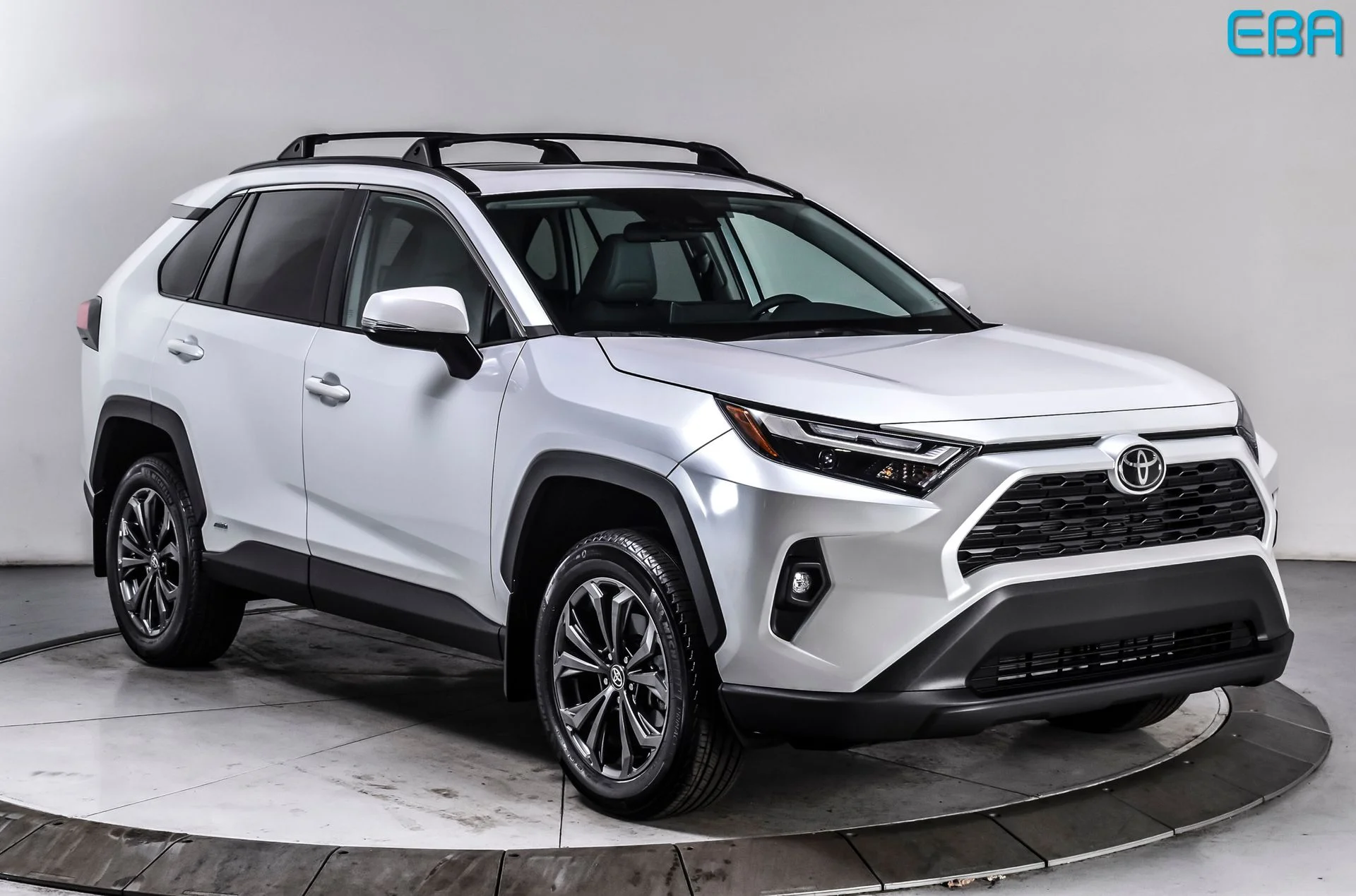 Used 2025 Pearl Toyota XLE Premium image 1