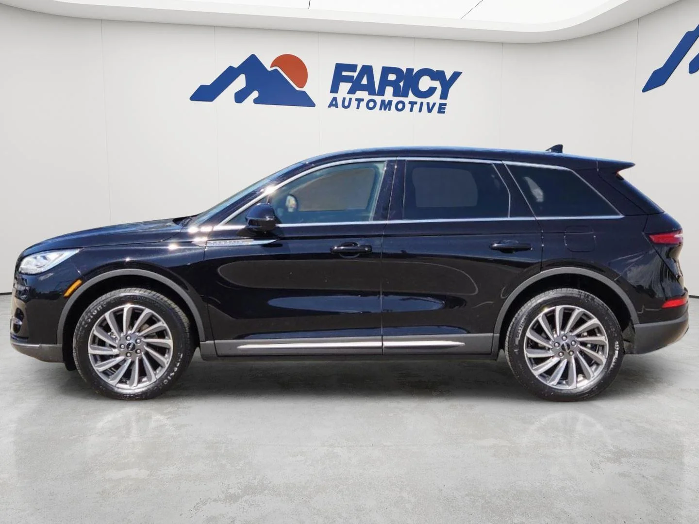 Used 2025 Infinite Black Metallic Clearcoat Lincoln Reserve image 2