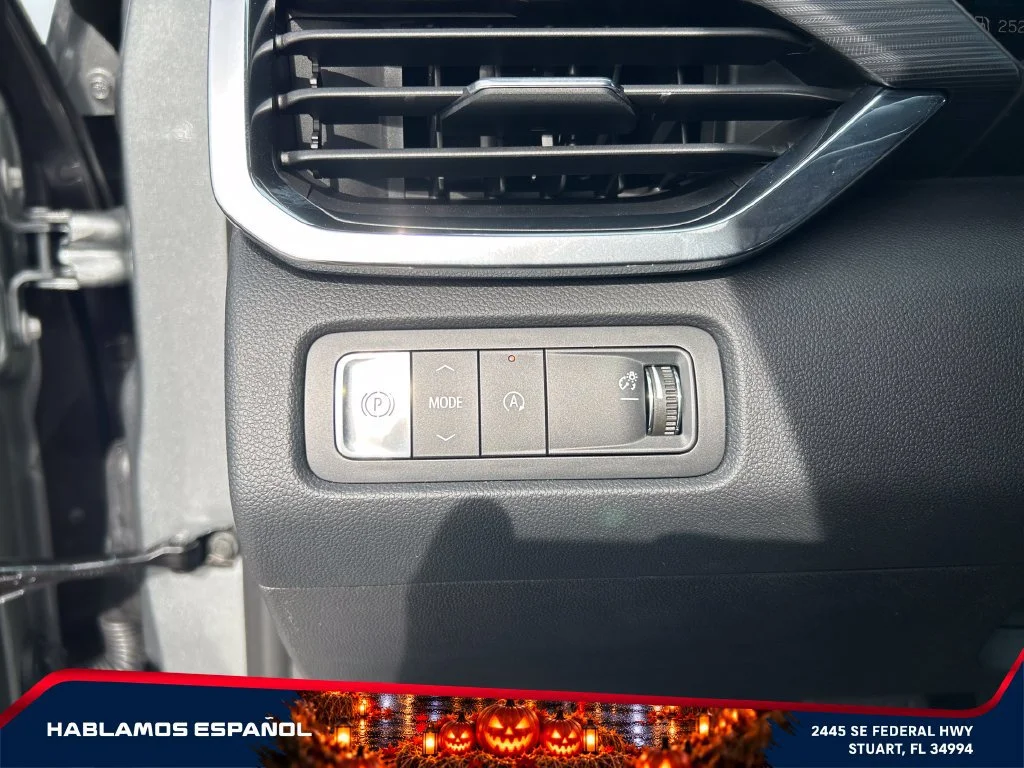 New 2026 Sterling Metallic GMC Elevation image 25