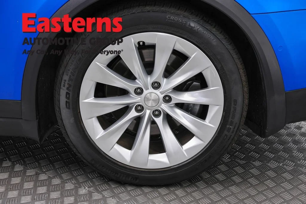 Used 2019 Blue Tesla 75D image 29