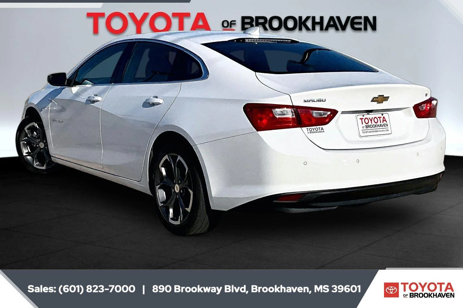 Used 2024 Summit White Chevrolet LT image 2