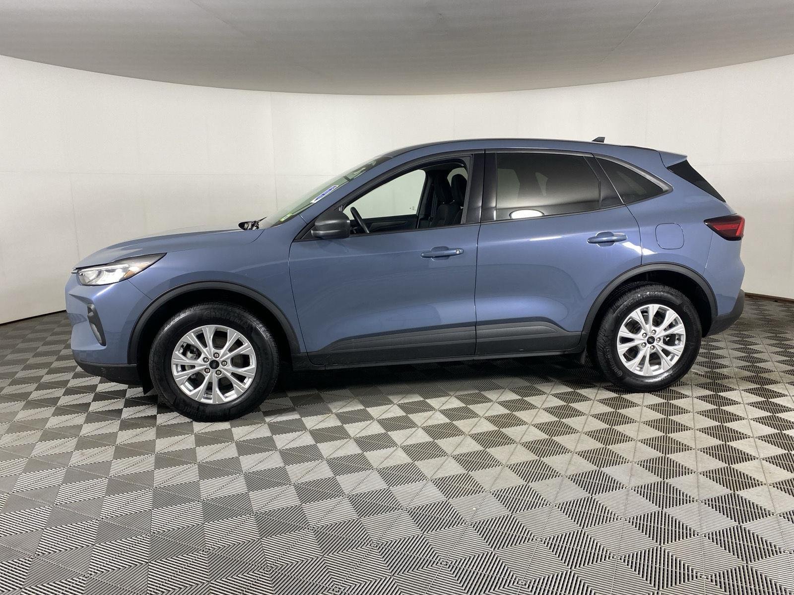 Used 2025 Vapor Blue Ford  image 7