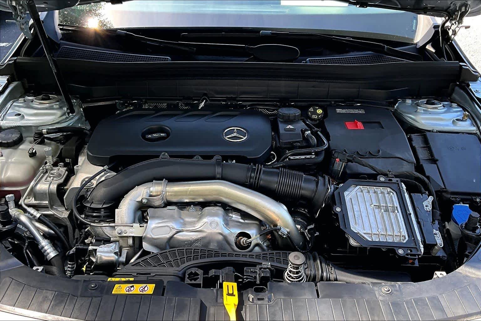 Used 2026 Cirrus Silver Metallic Mercedes-Benz GLB 250 image 32