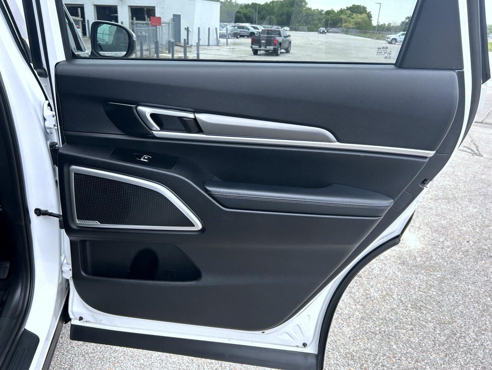 Used 2020 White Kia S image 18