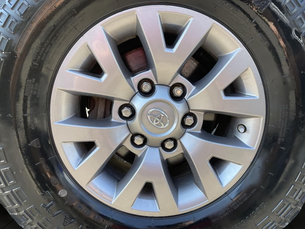 Used 2017 White Toyota SR5 image 29