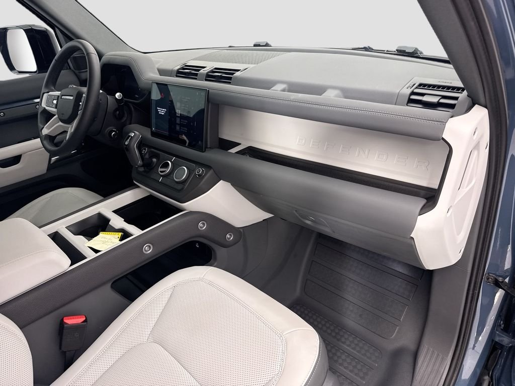 2025 Land Rover Defender S - Photo 16