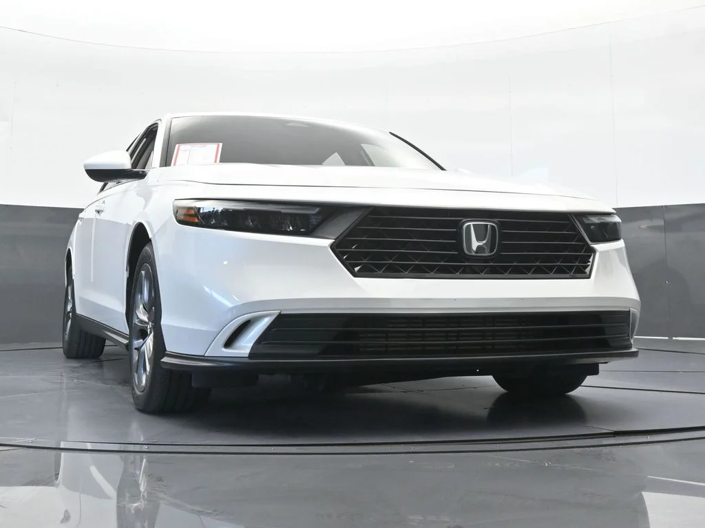 Used 2023 Platinum White Pearl Honda EX image 61