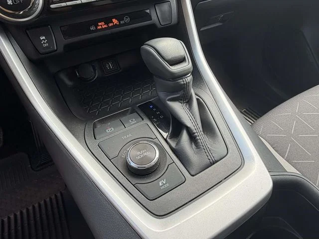 Used 2025 Silver Toyota XLE image 21