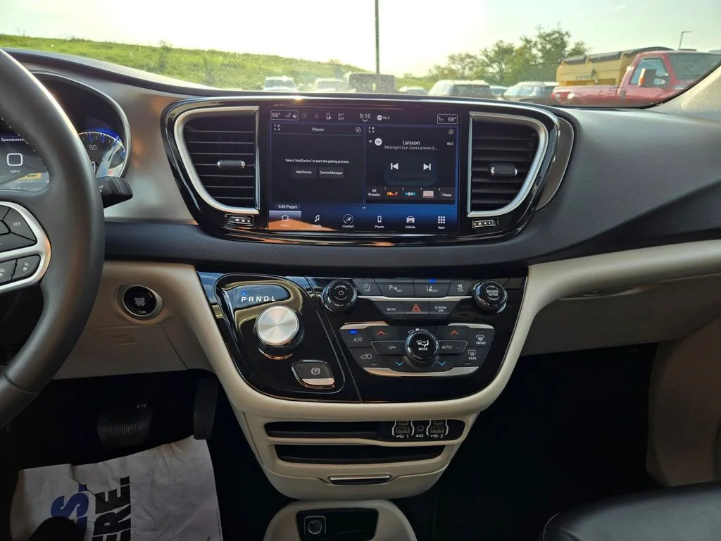Used 2023 Black Chrysler Touring L image 20