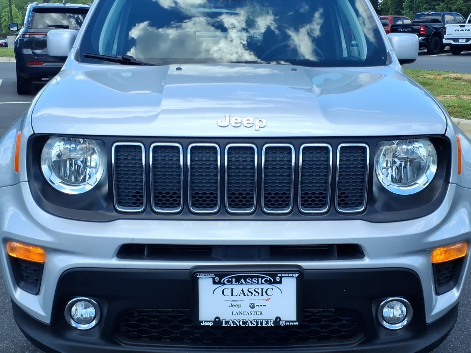 Used 2019 Glacier Metallic Clearcoat Jeep Latitude image 14