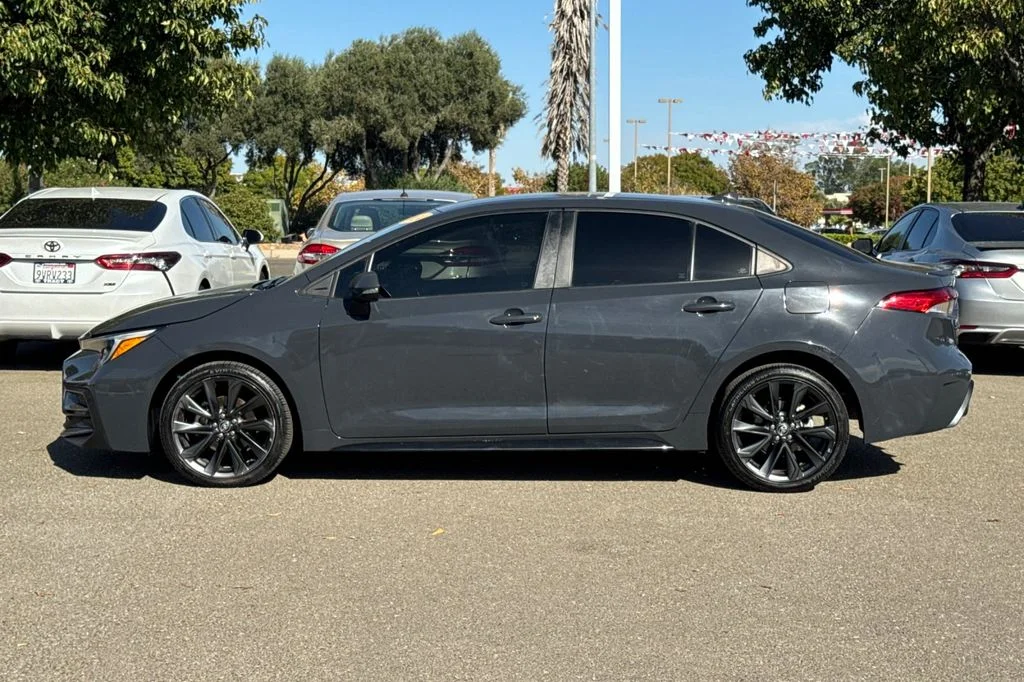 Used 2024  Toyota SE image 11