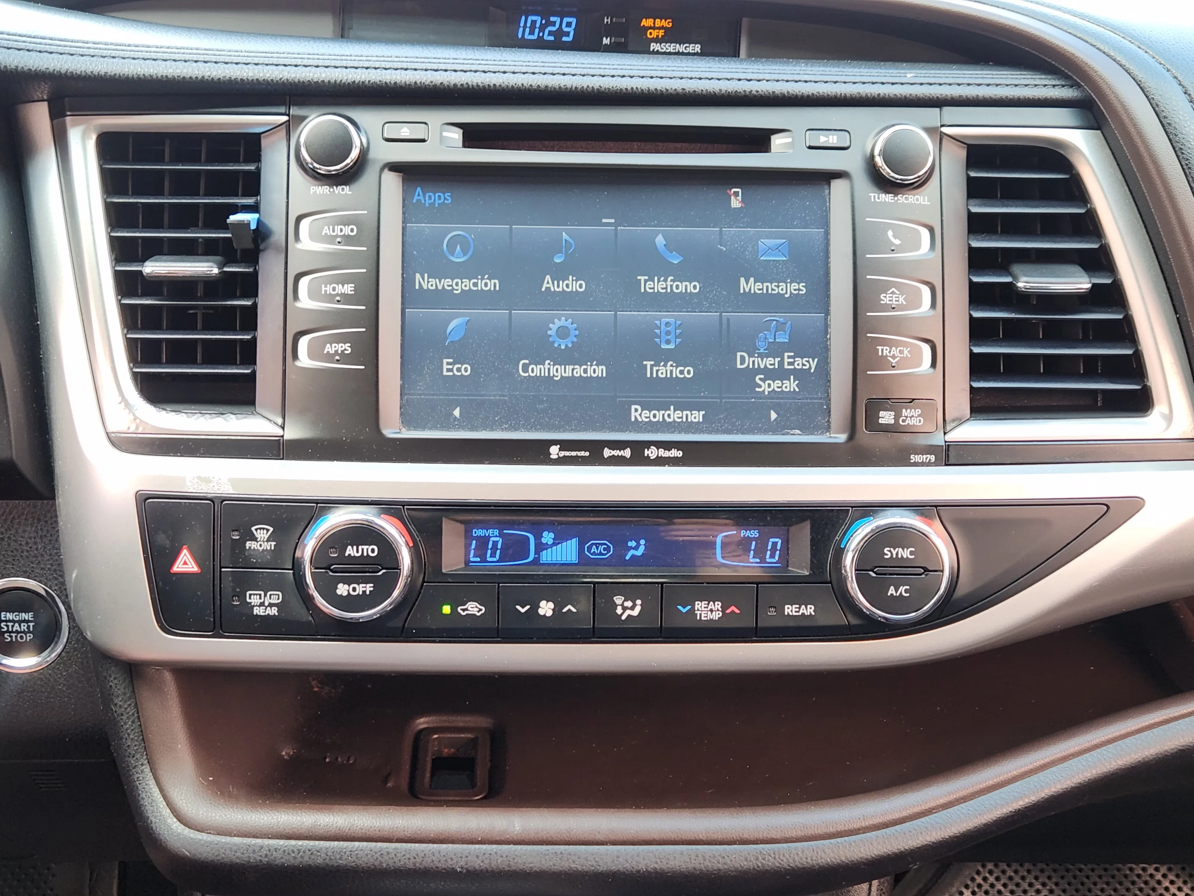 Used 2017 White Toyota XLE image 18