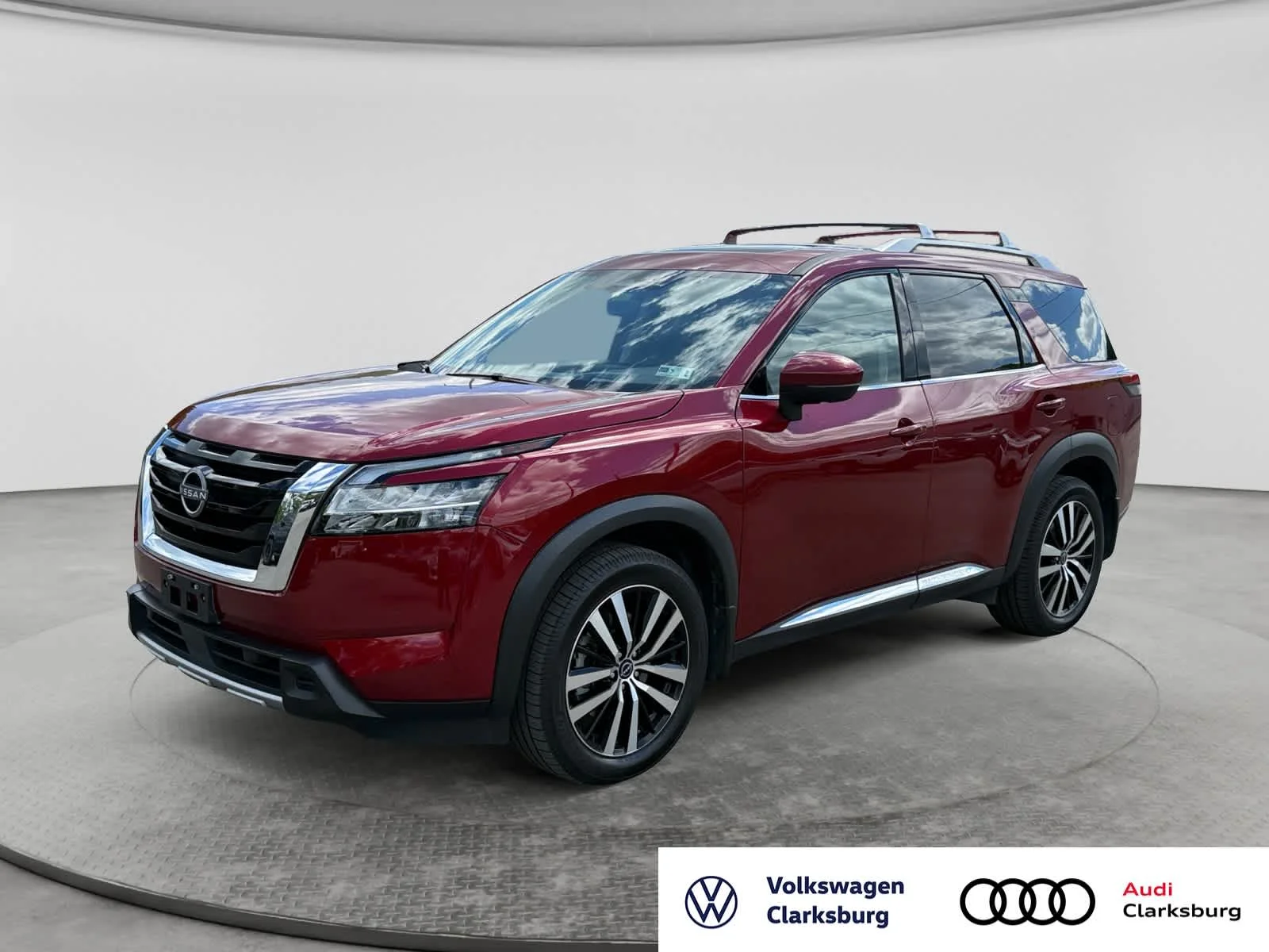 2023 Nissan Pathfinder Platinum 4WD's photo