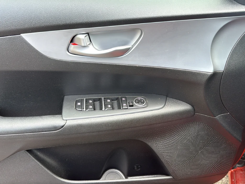 Used 2023 Red Kia LXS image 34