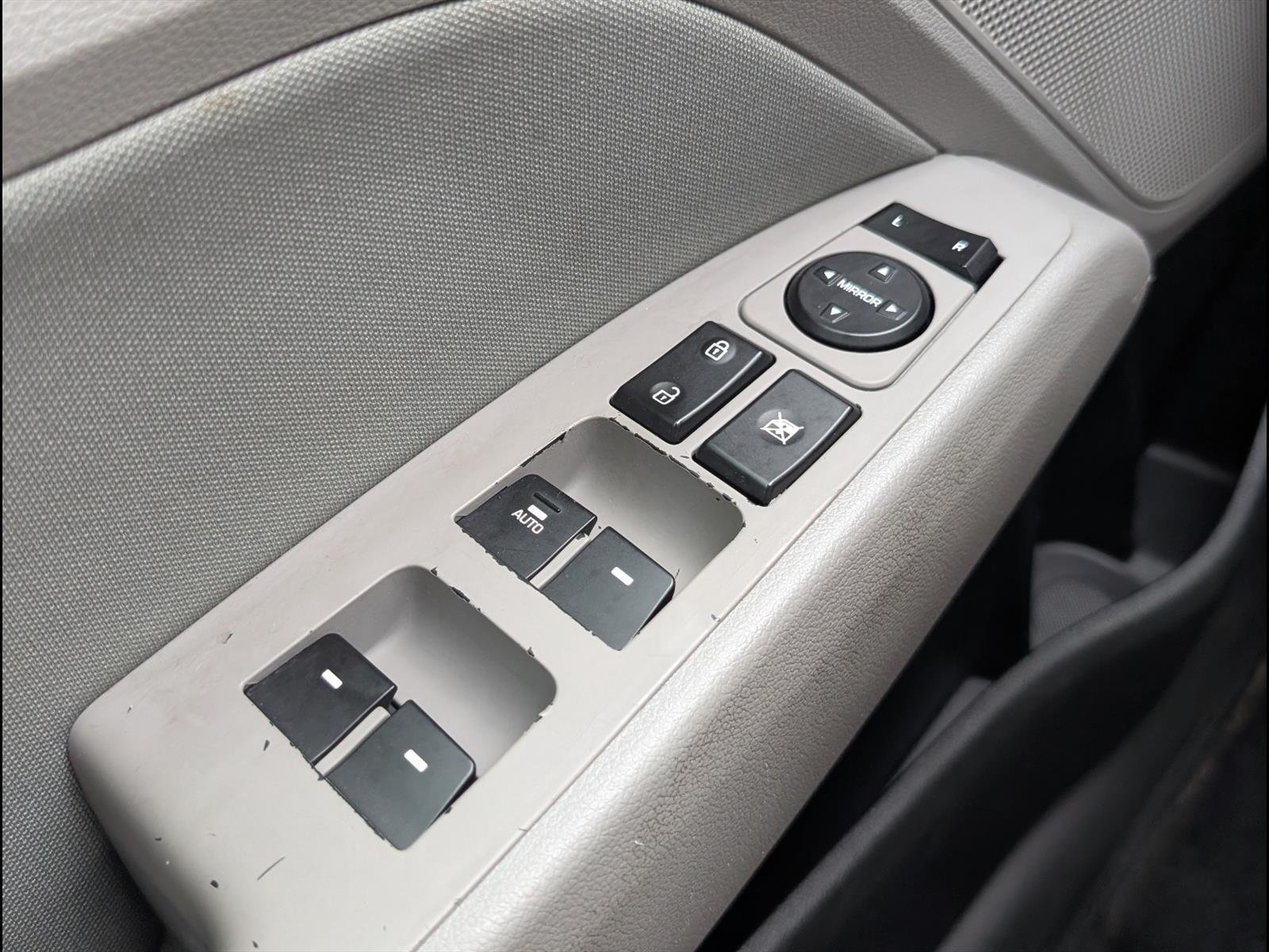 Used 2018 Phantom Black S3 Hyundai Value Edition image 19