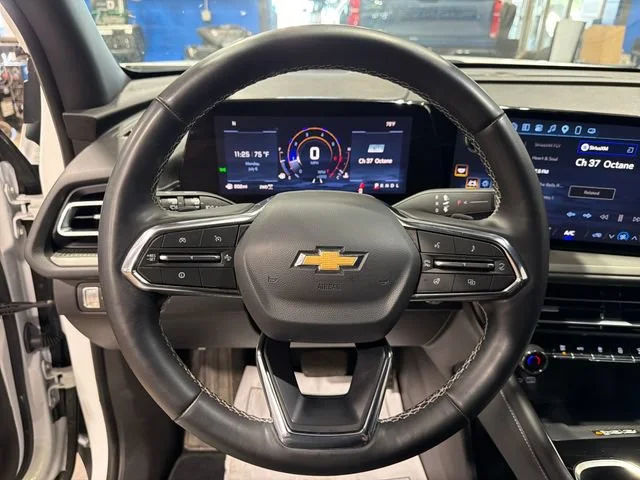 Used 2025 Summit White Chevrolet LT image 21