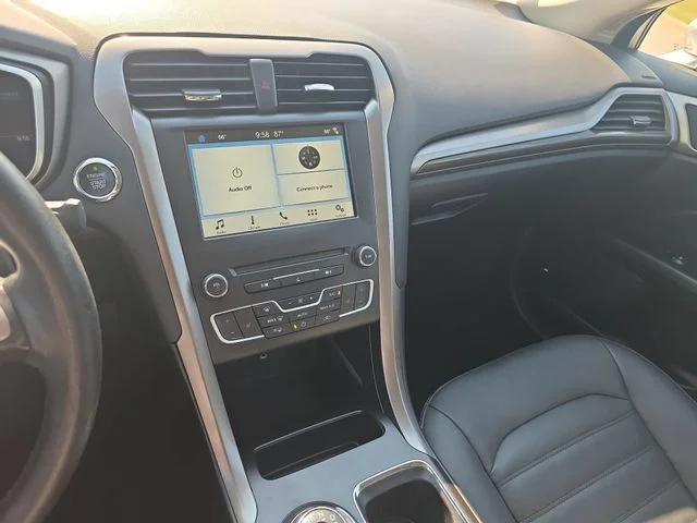 Used 2018 Silver Ford SE image 20