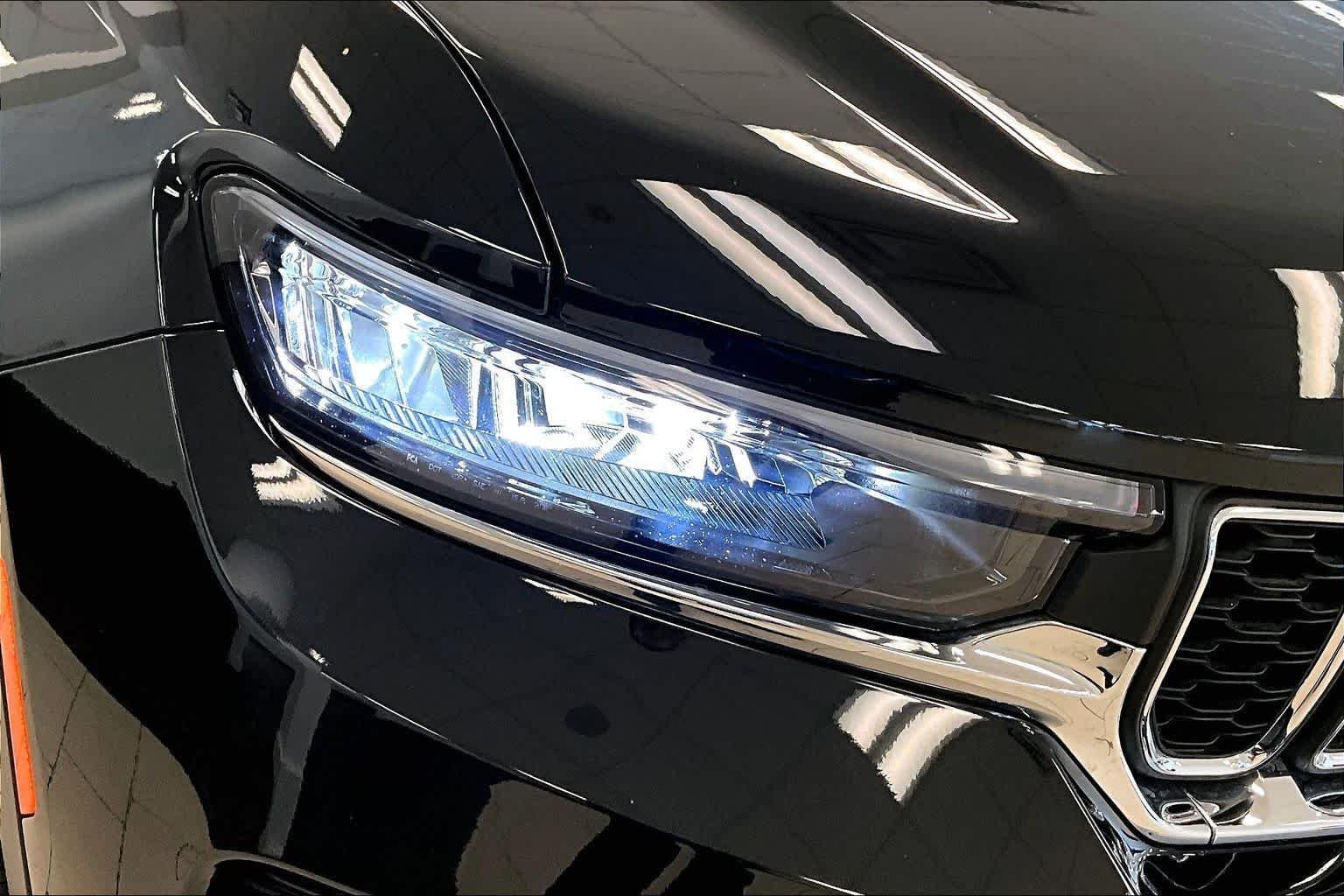 Used 2023 Diamond Black Crystal Pearlcoat Jeep Laredo image 26