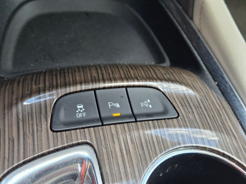 Used 2020 White Chevrolet Premier image 30