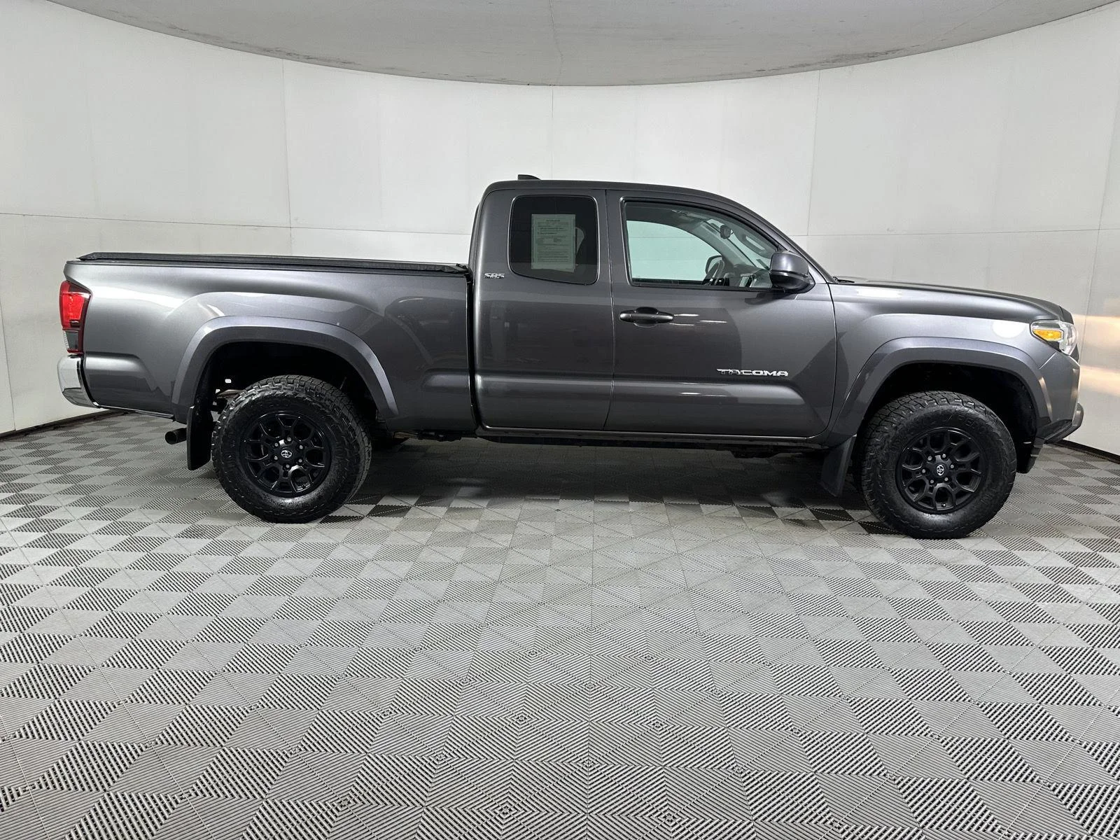 Used 2021 Magnetic Gray Metallic Toyota SR5 image 23