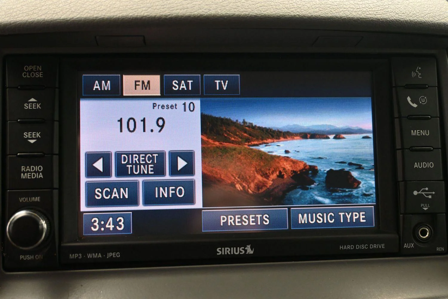 Used 2009 Bright Silver Metallic Chrysler Touring image 25
