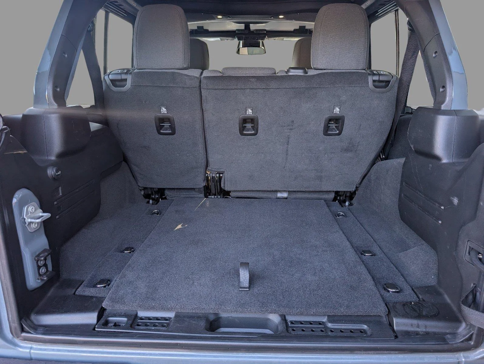 Used 2026 Anvil Clearcoat Jeep Sahara image 5