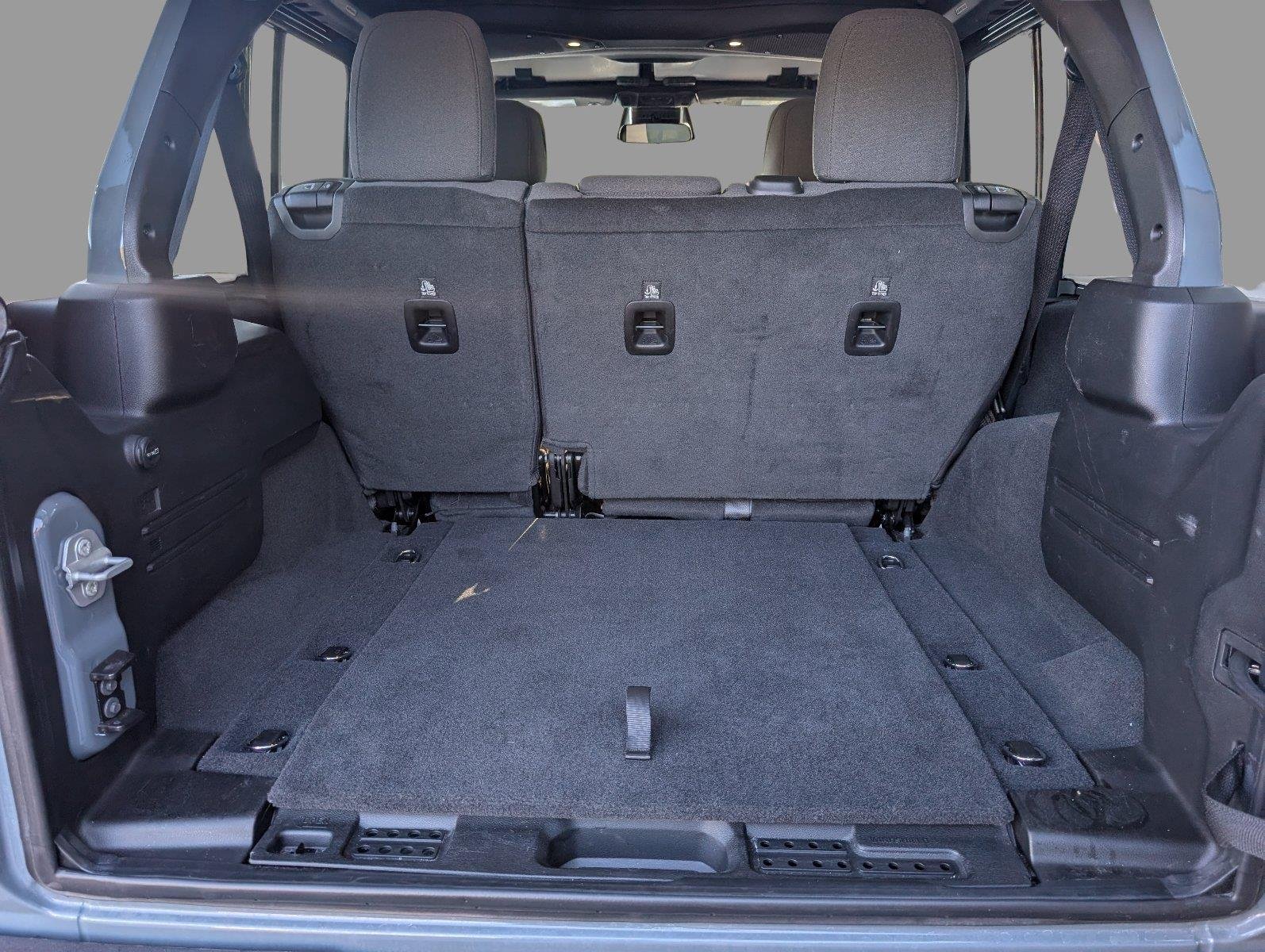 Used 2026 Anvil Clearcoat Jeep Sahara image 5