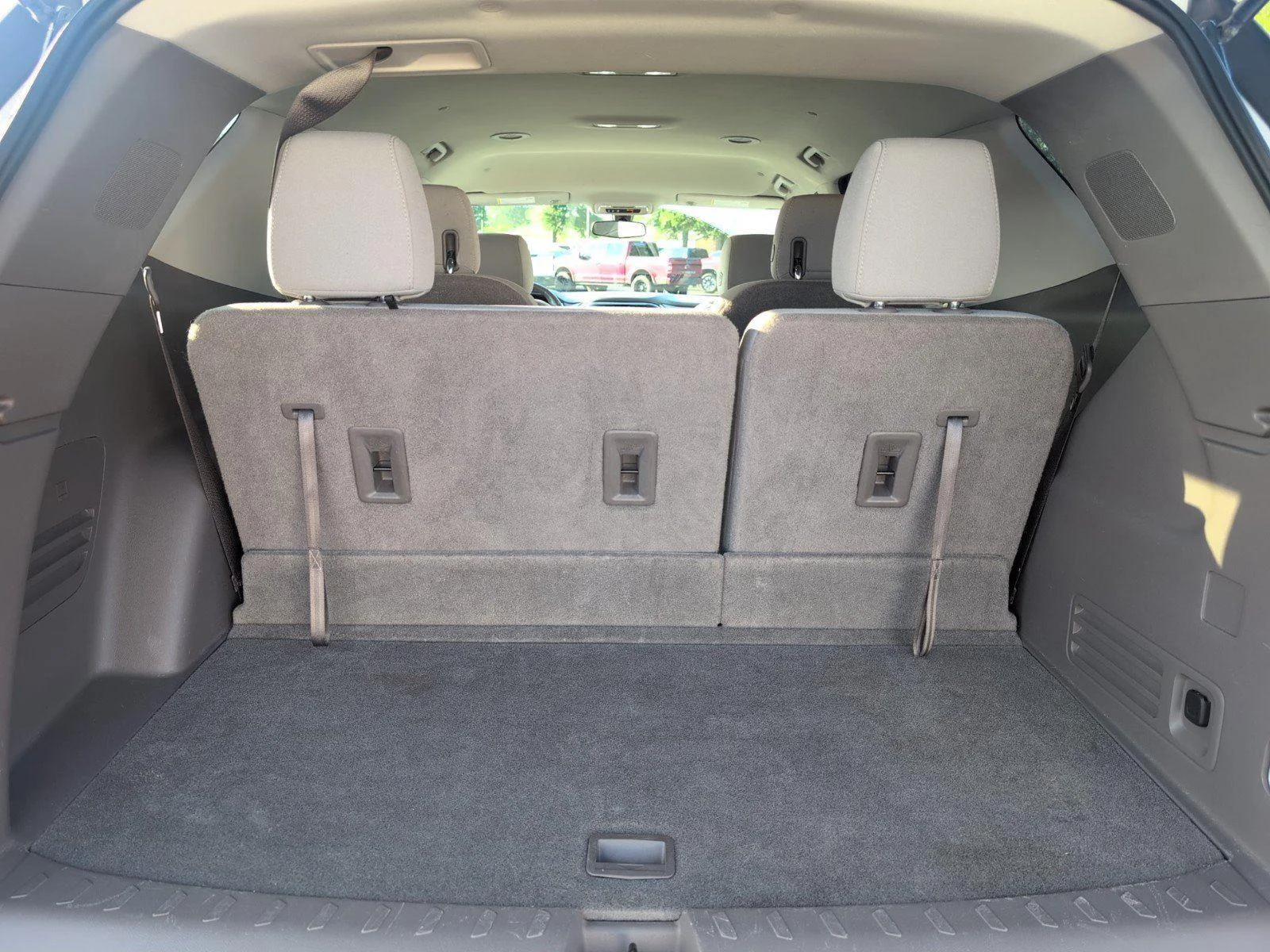 Used 2018 SUMMIT WHITE Chevrolet LT Cloth image 5