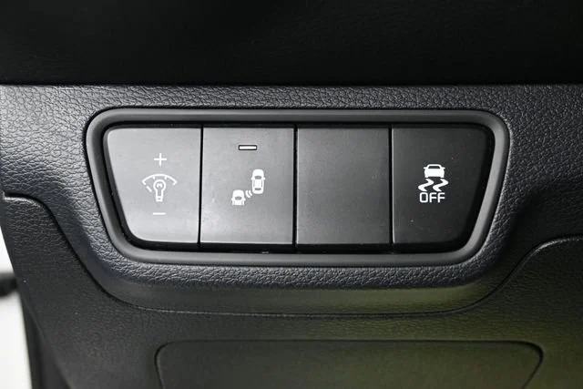 Used 2022 Snow White Pearl Kia LXS image 12
