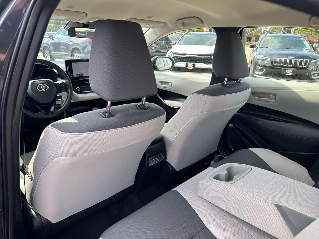 Used 2025  Toyota LE image 38