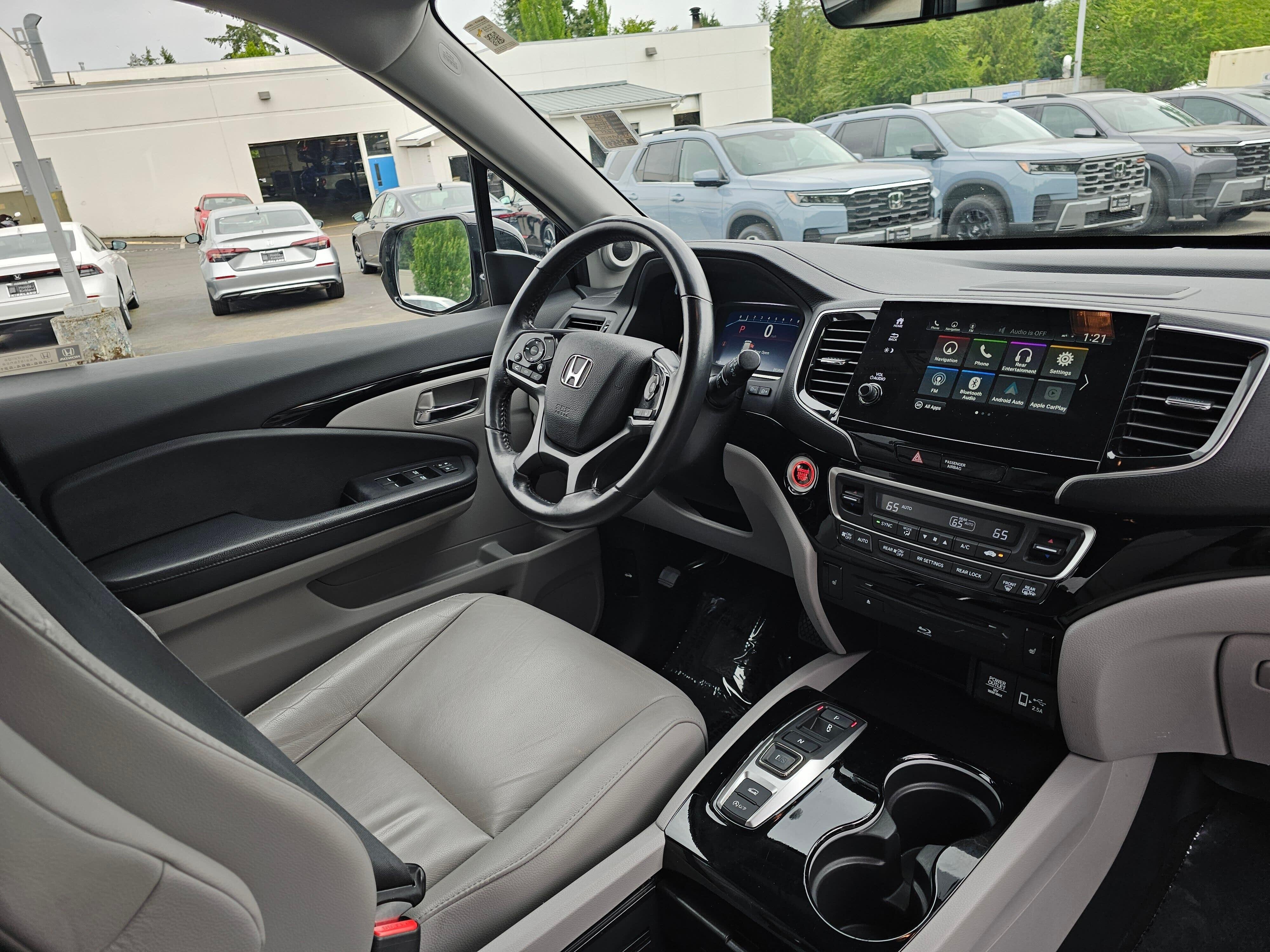 Used 2019 Modern Steel Metallic Honda Touring image 10