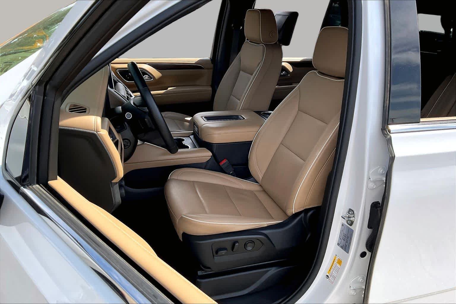 Used 2023 Iridescent Pearl Tricoat Chevrolet Premier image 8