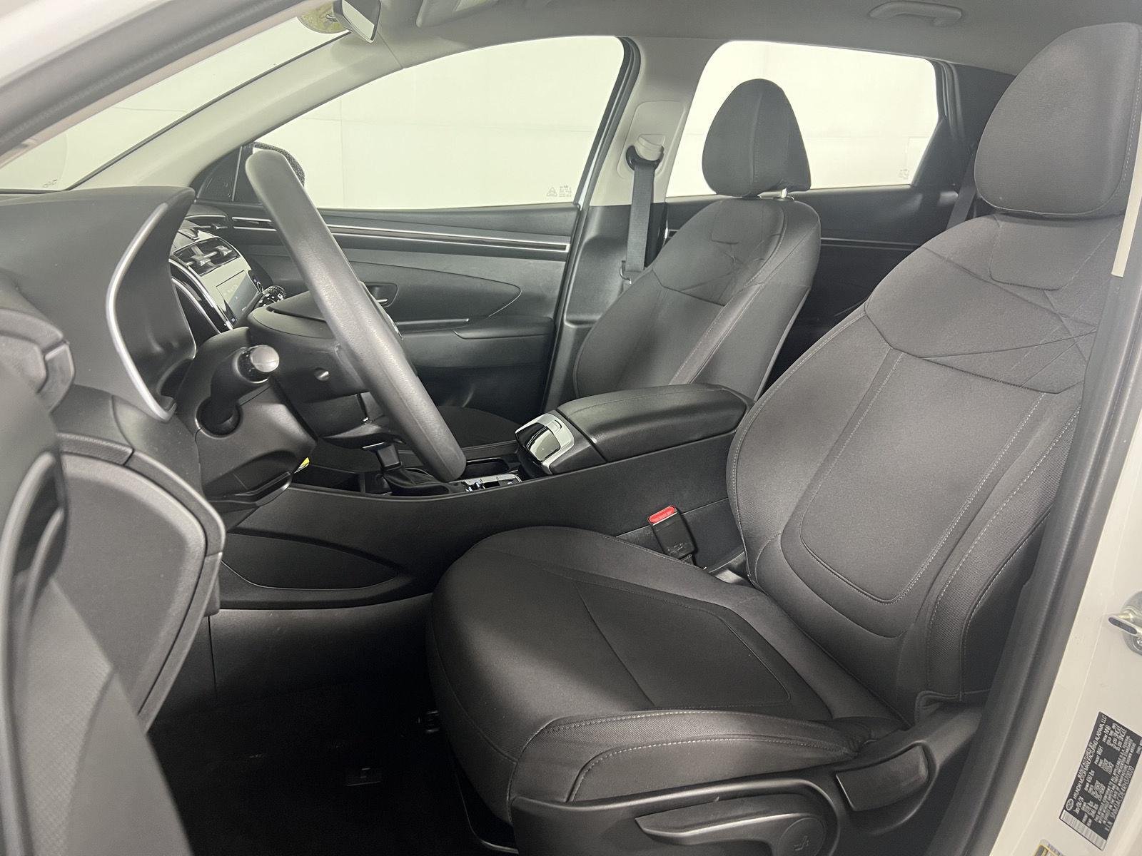 Used 2024 White Pearl Hyundai SE image 3
