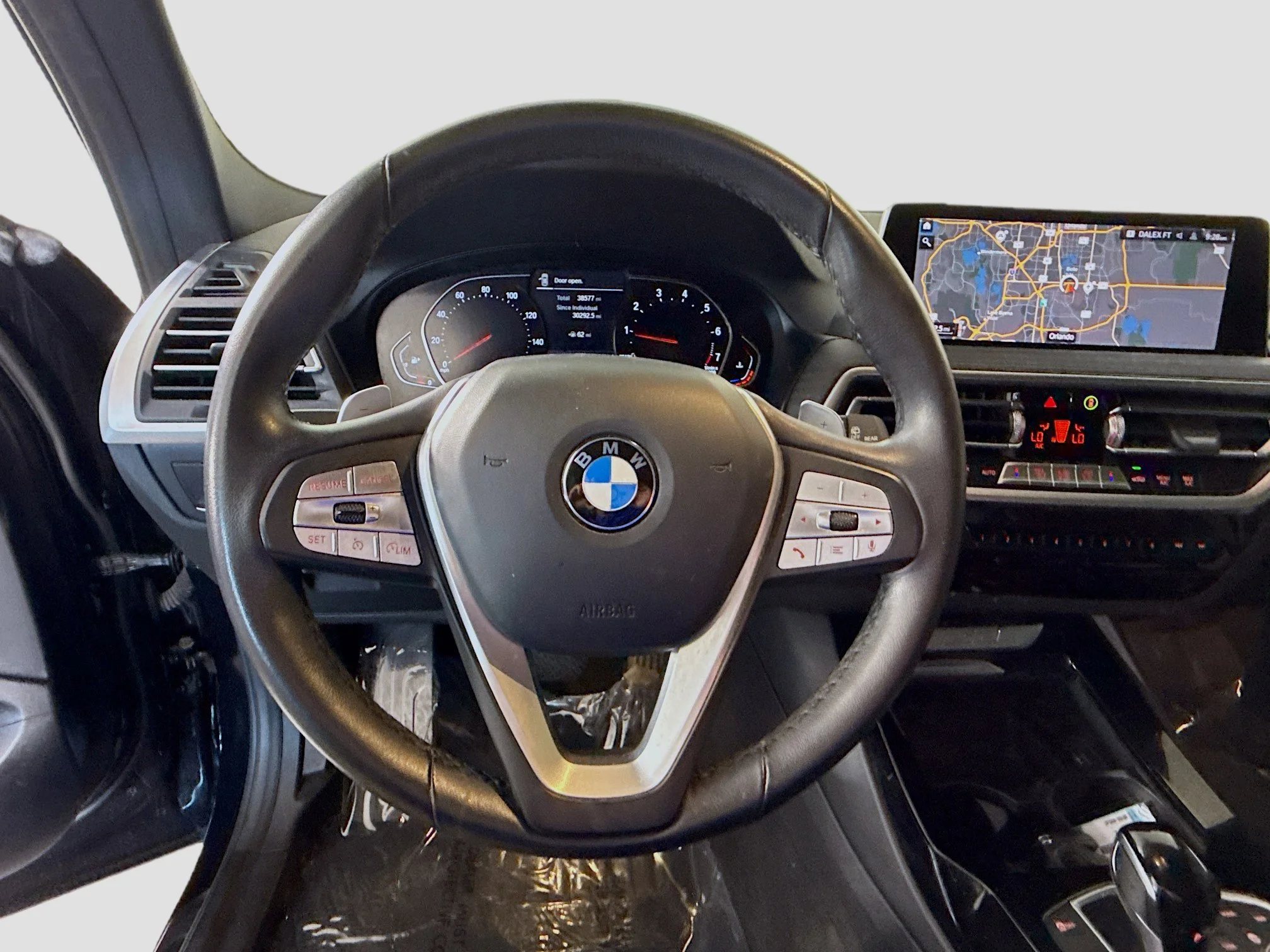 Used 2022 Black Sapphire Metallic BMW sDrive30i image 9