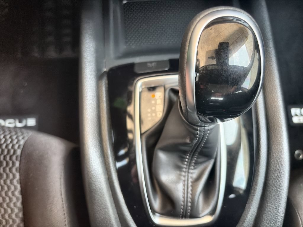 Used 2020 Silver Nissan S FWD Xtronic CVT image 16