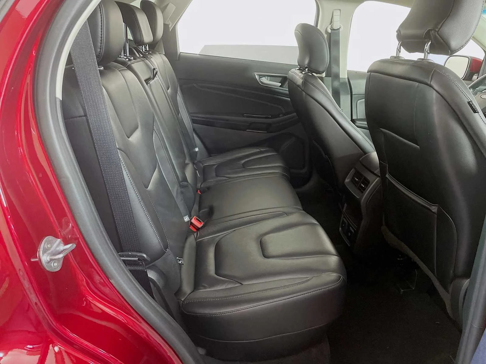 Used 2019  Ford Titanium image 26