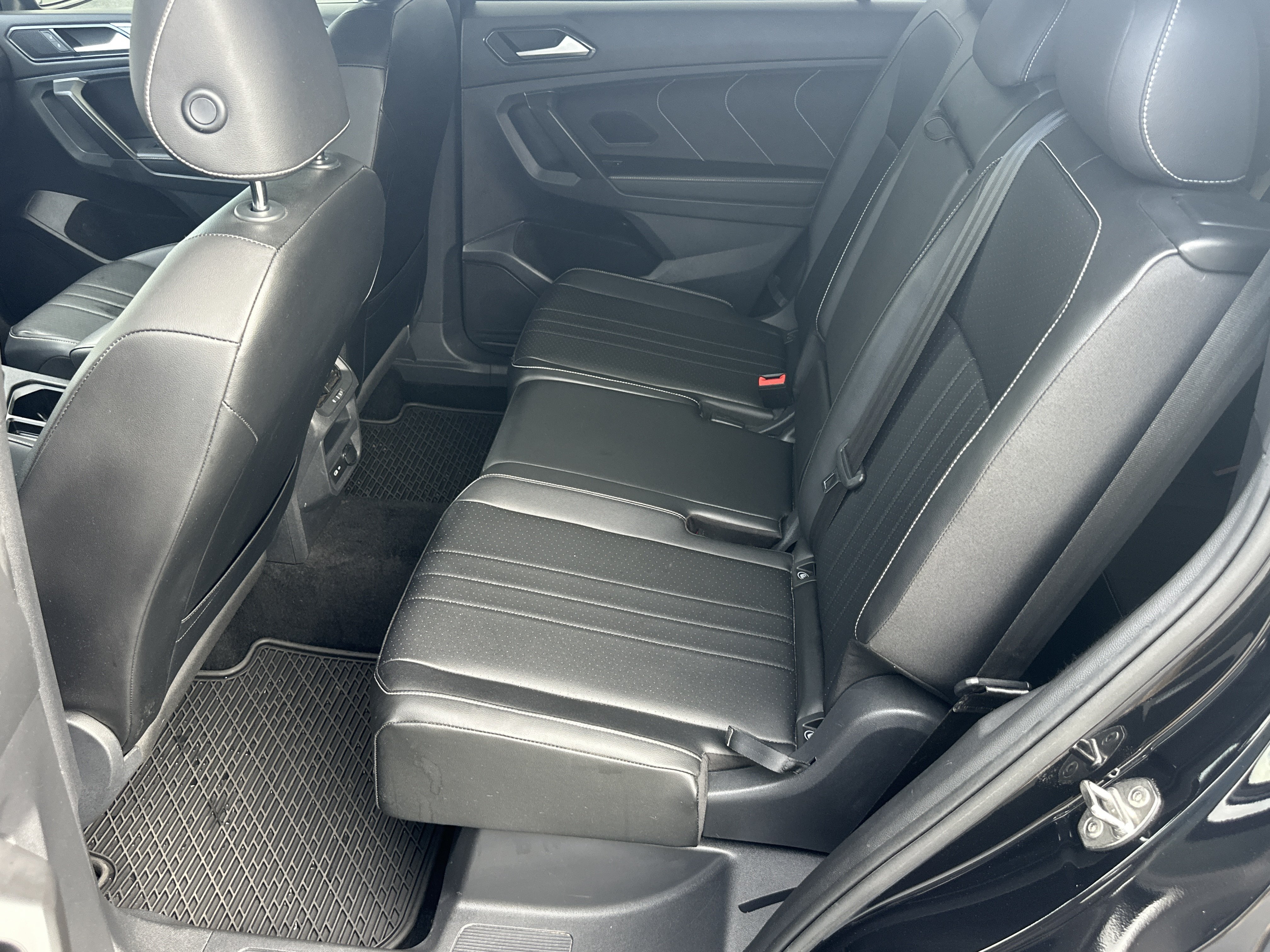 Used 2022  Volkswagen SE R-Line Black image 21