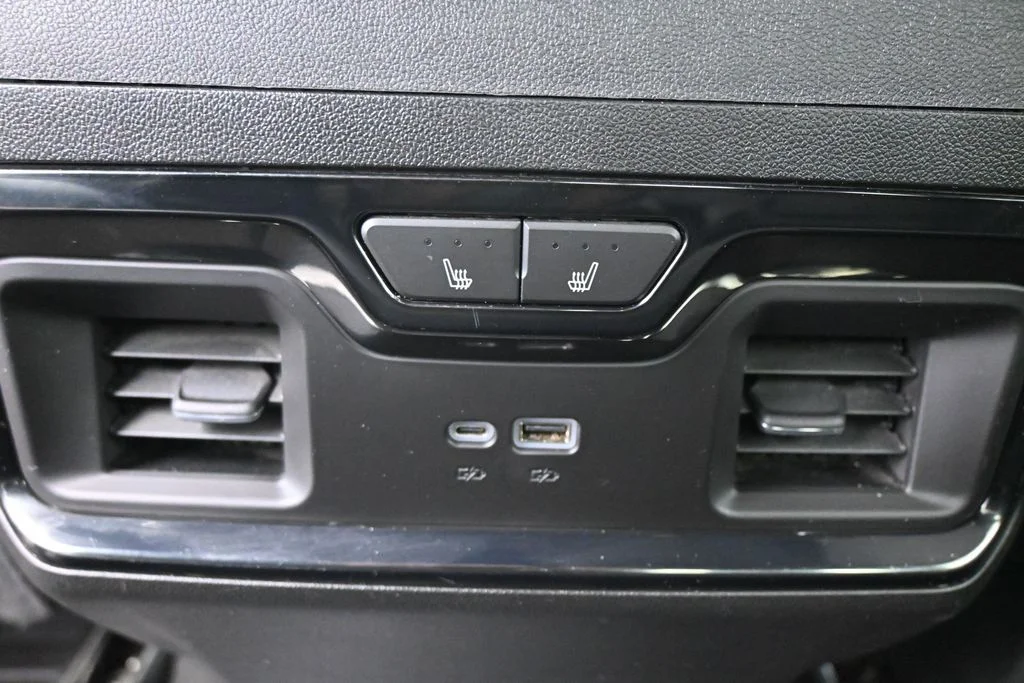 Used 2024  GMC AT4 image 30