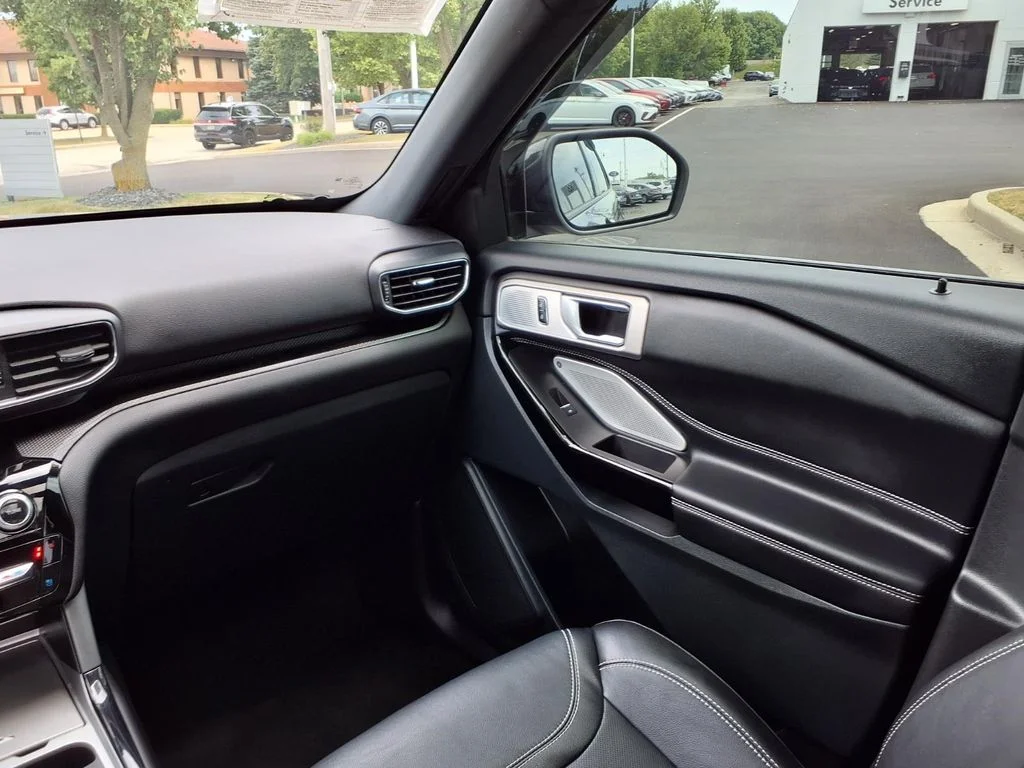 Used 2023 Gray Metallic Ford ST image 27