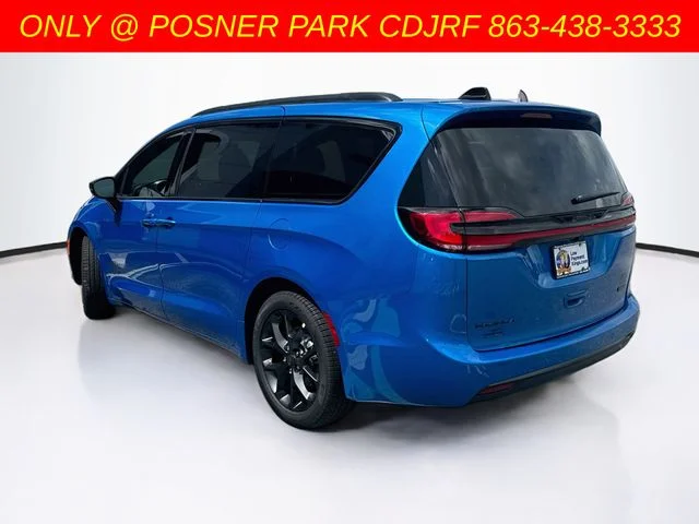 New 2027 Hydro Blue Pearl-Coat Exterior Paint Chrysler Select image 7