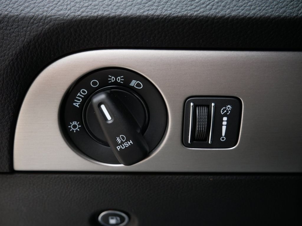 Used 2018 White Dodge SXT image 16