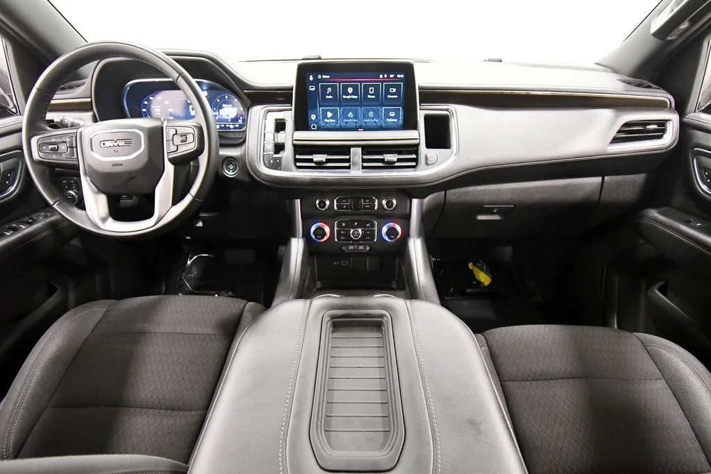 Used 2023  GMC SLE image 3