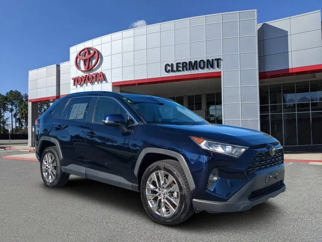 Certified Used 2021  Toyota XLE Premium image 1