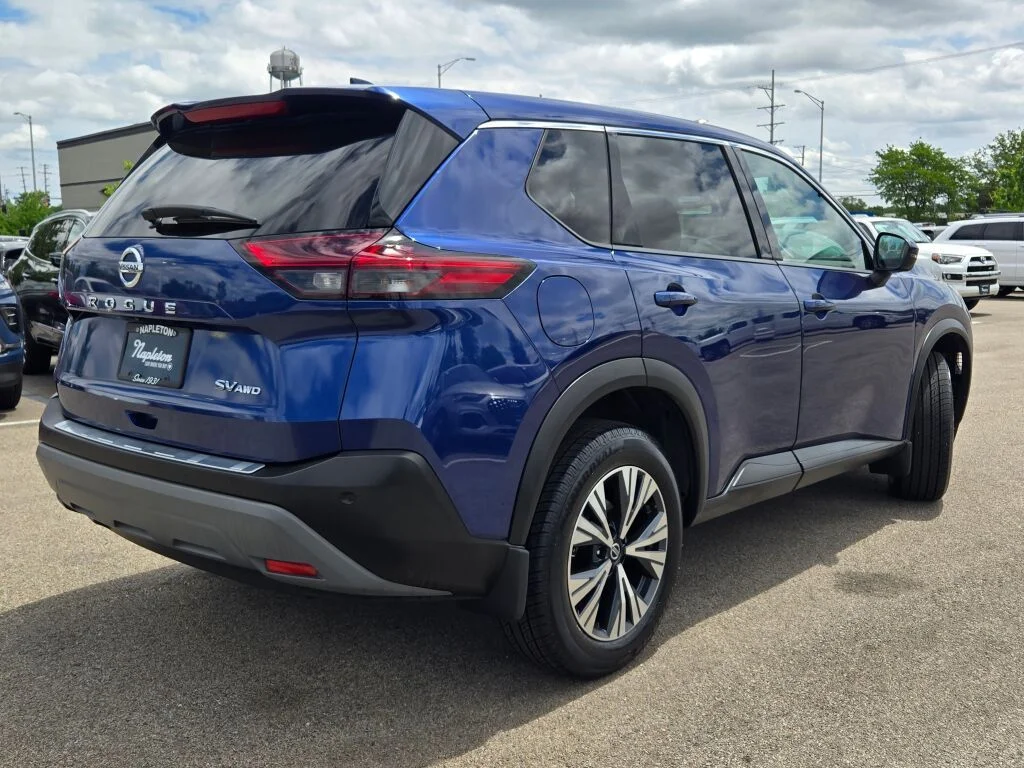 Used 2021 Blue Nissan SV image 11