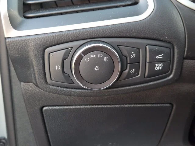 Used 2019 Silver Ford SEL image 27