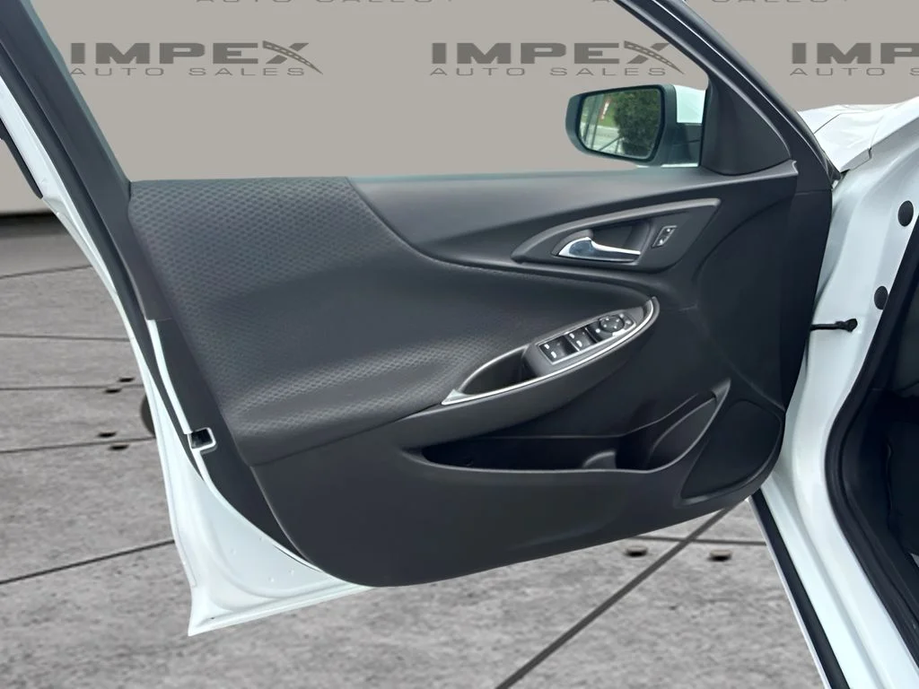 Used 2022 White Chevrolet LT image 14