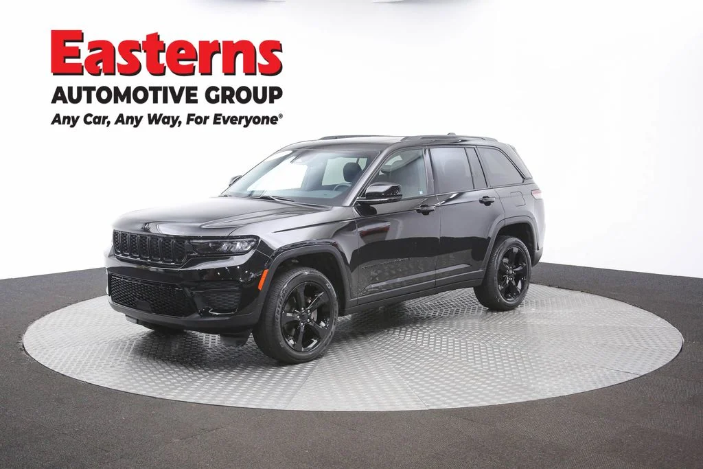 Used 2024 Black Jeep Altitude image 57