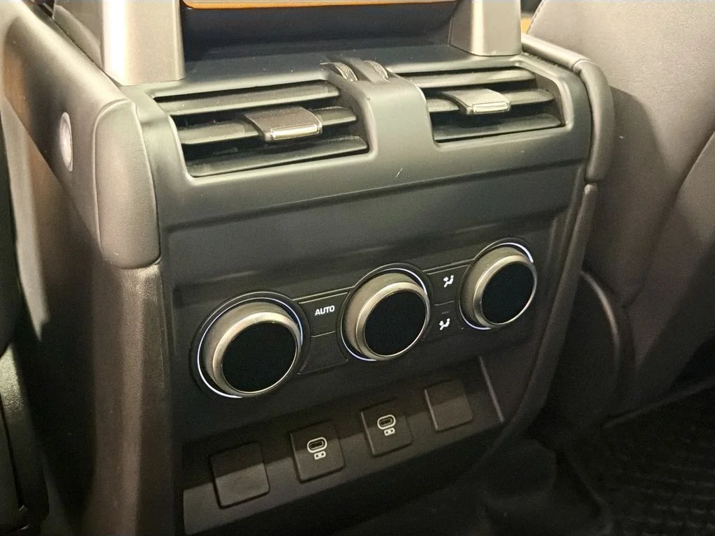 Certified Used 2024  Land Rover X-Dynamic SE image 26